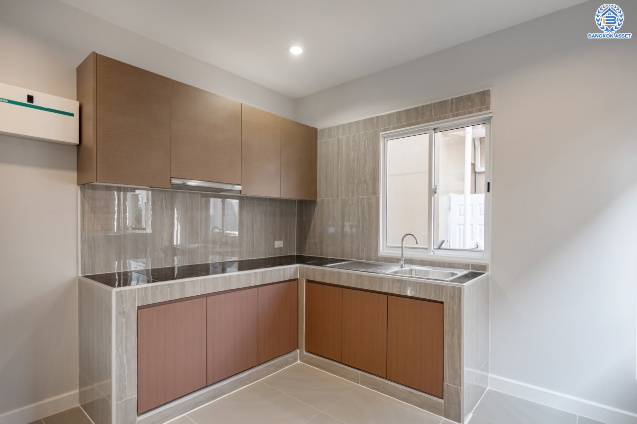 บ้านมือสองตกแต่งใหม่ ม.เดอะแพลนท์ ราชพฤกษ์-พระราม5 หลังมุม! เนื้อที่ 58 ตร.ว. ฟังก์ชัน 3 ห้องนอน 3 ห้องน้ำ จอดรถได้ 2 คัน บนทำเลศักยภาพ เดินทางสะดวก ใกล้วงเวียนพระราม5, The Walk, ทางด่วน ศรีรัช และรถไฟฟ้าสายสีม่วง "สถานีบางรักใหญ่"